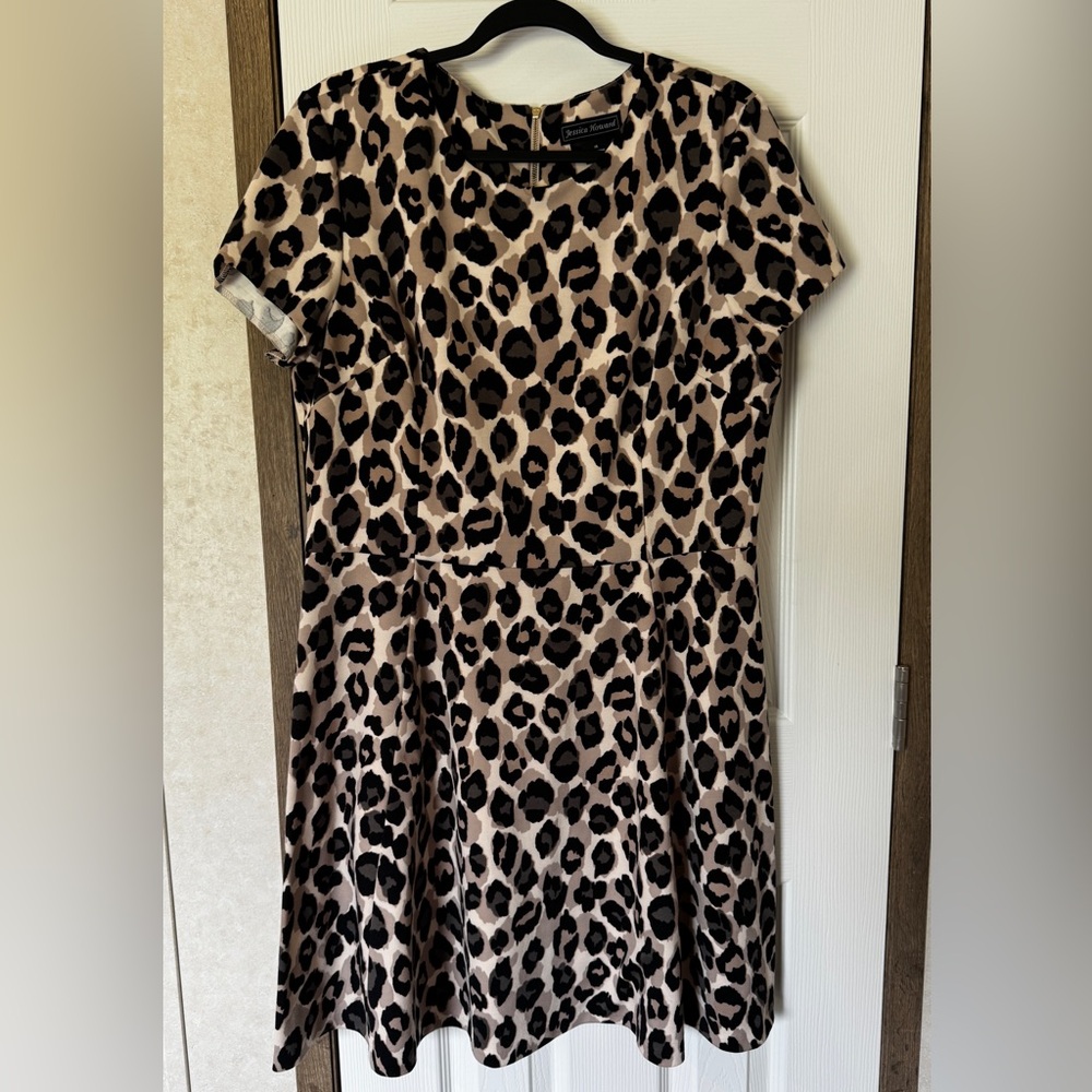 Jessica Howard Leopard Print Short Sleeve Dress
